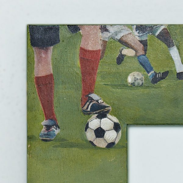 Calcio. Cornice porta foto artigianale in legno con decorazione originale dipinta a mano.
